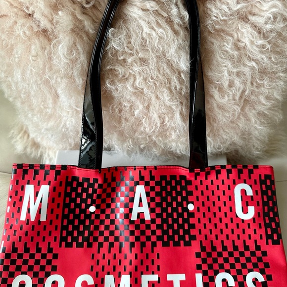 SOLD Limited Edition Proud to be Canadian MAC Tote - Picture 5 of 7